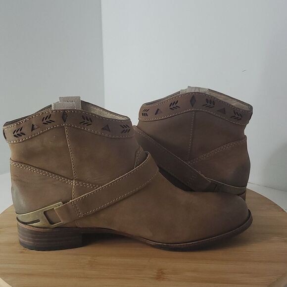 Ugg Australia Brown Leather Gold Hardware Harness Ankle Short Boots Women's 6 - Picture 7 of 13